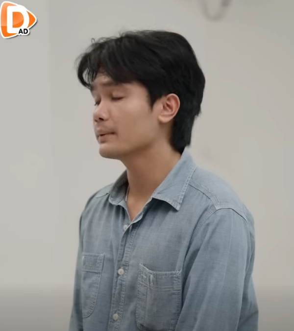 D2611082 คนแอบอ าง