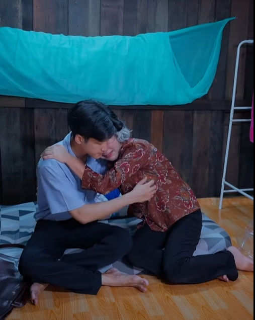 D1712100 แม เล กเoาผมไปเปร ยบเท ยบก บ