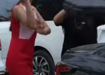 D2401014 หญ งใช หลอดยาวเพ อทำส งมห ศจรรย part2