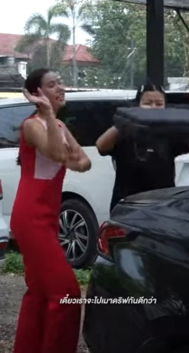 D2401014 หญ งใช หลอดยาวเพ อทำส งมห ศจรรย part2