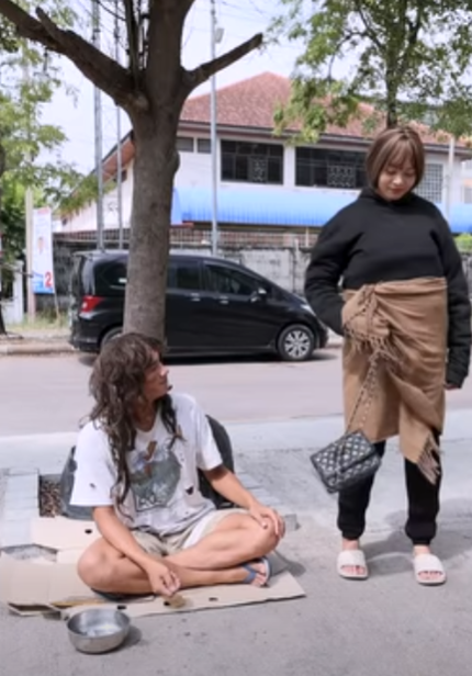 D1401092 รองเท าอะไรใส แล วสวยข (ละครส น) สามโคกฟ part2