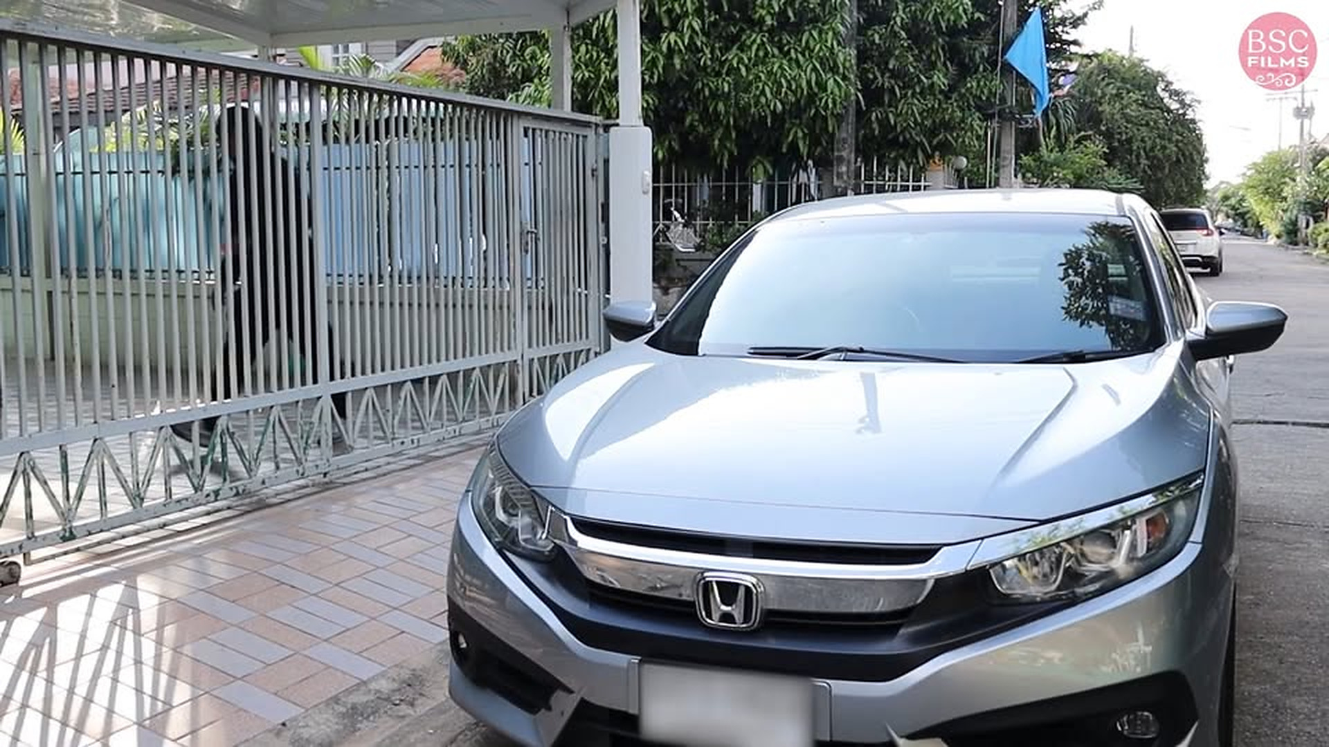 D0104018_ชุดที่ฉีกขาดและของขวัญวันเกิดแม่ที่ไม่มี | หนังสั้น BSC Films_part2 | Nam đau moi